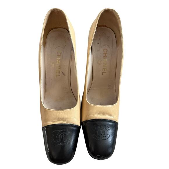 Chanel Original Finition Main Black and Tan CC Logo  Pumps Size 39 - Picture 2 of 10